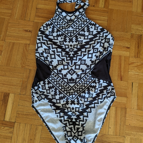 NWOT One Piece Black and White Swimsuit - Picture 4 of 5